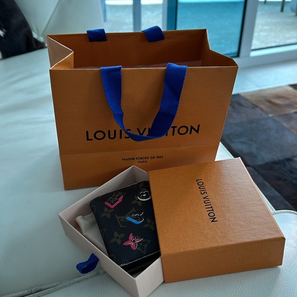 Louis Vuitton authentic wallet with zipper enclosure - Picture 9 of 9